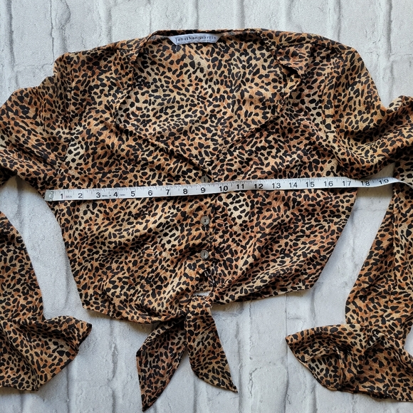Jonathan Martin leopard print crop top with bell sleeves Size medium/ large - Picture 4 of 9